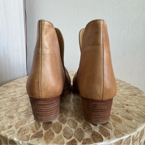 Free People Tan Charm Double V Leather Ankle Boots size 36 - Picture 4 of 10